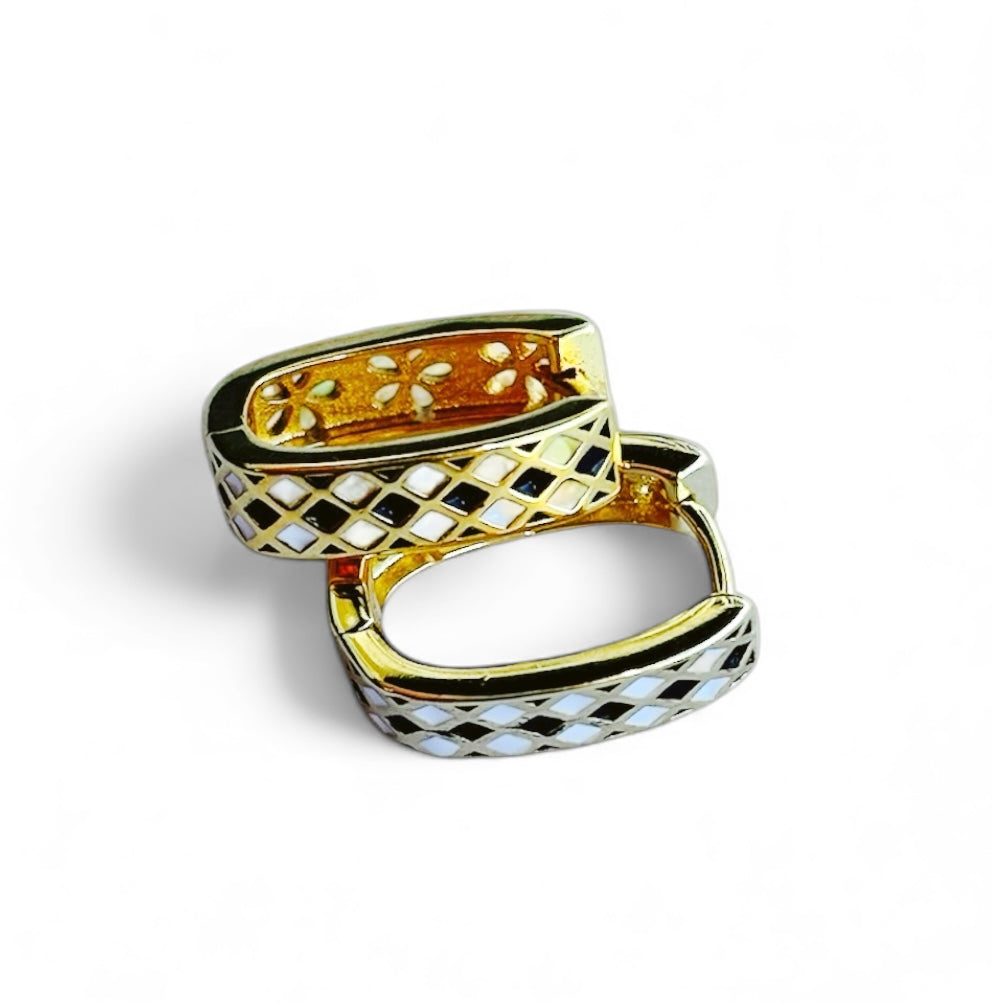 Black/White Rectangle Grid Huggie