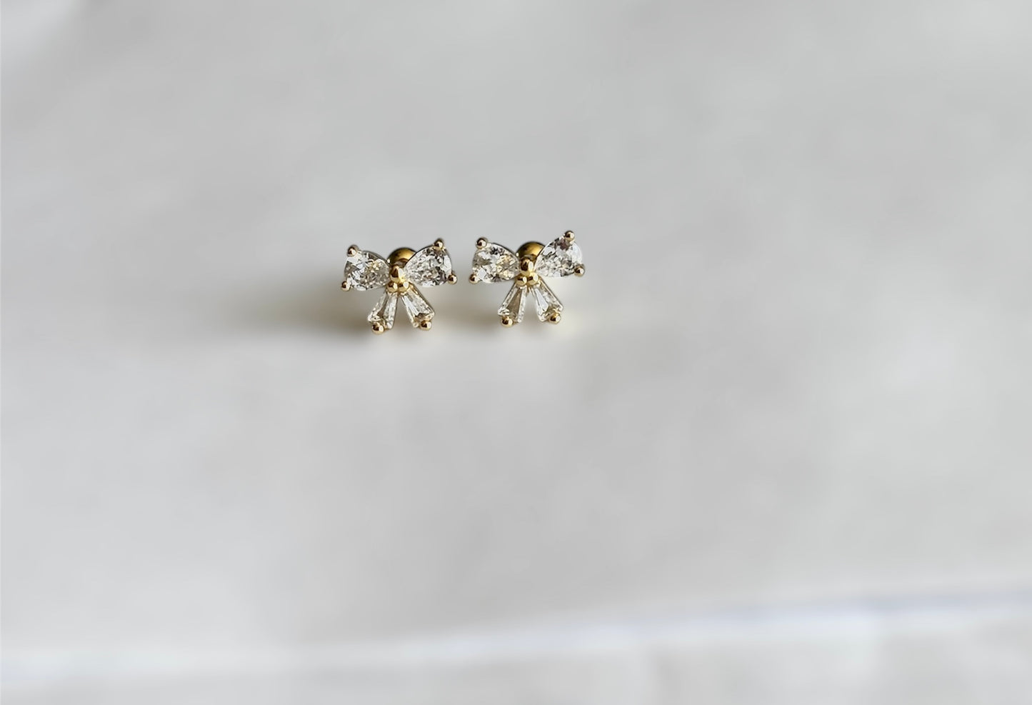 Bow Diamond Screwback