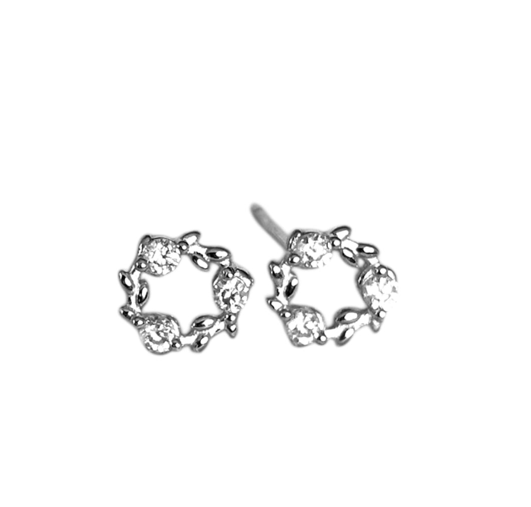 Tiny Wreath Stud