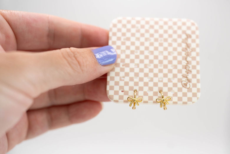 Simple Bow Huggie